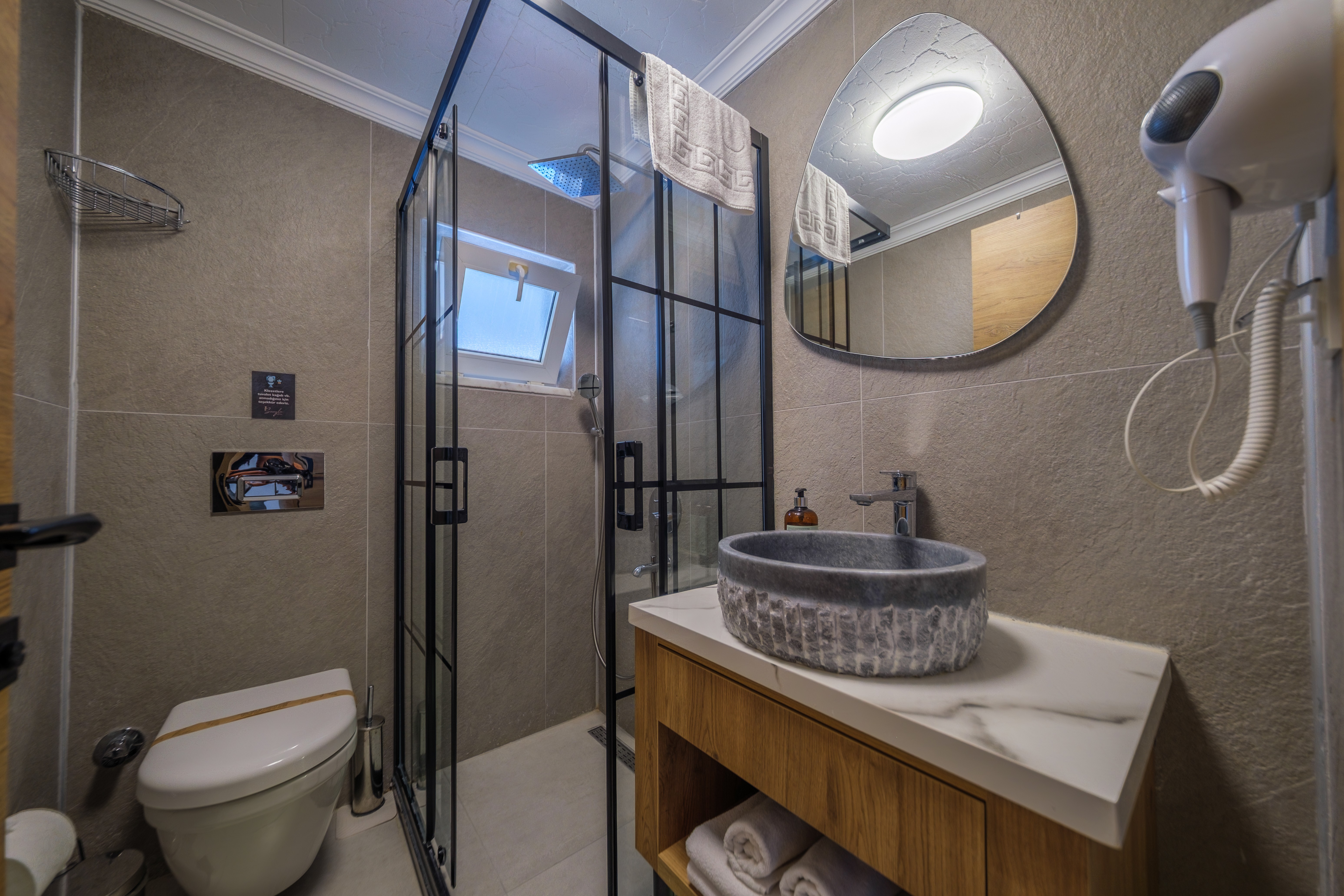 Deluxe Oda, Deniz ve Havuz Manzaralı, Havuz Çıkışlı ve Balkonlu
