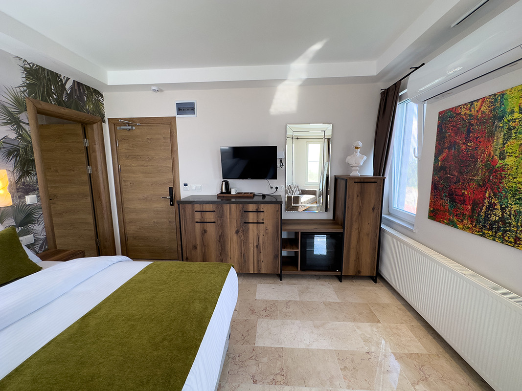 Deluxe Oda, Deniz ve Havuz Manzaralı Balkonsuz