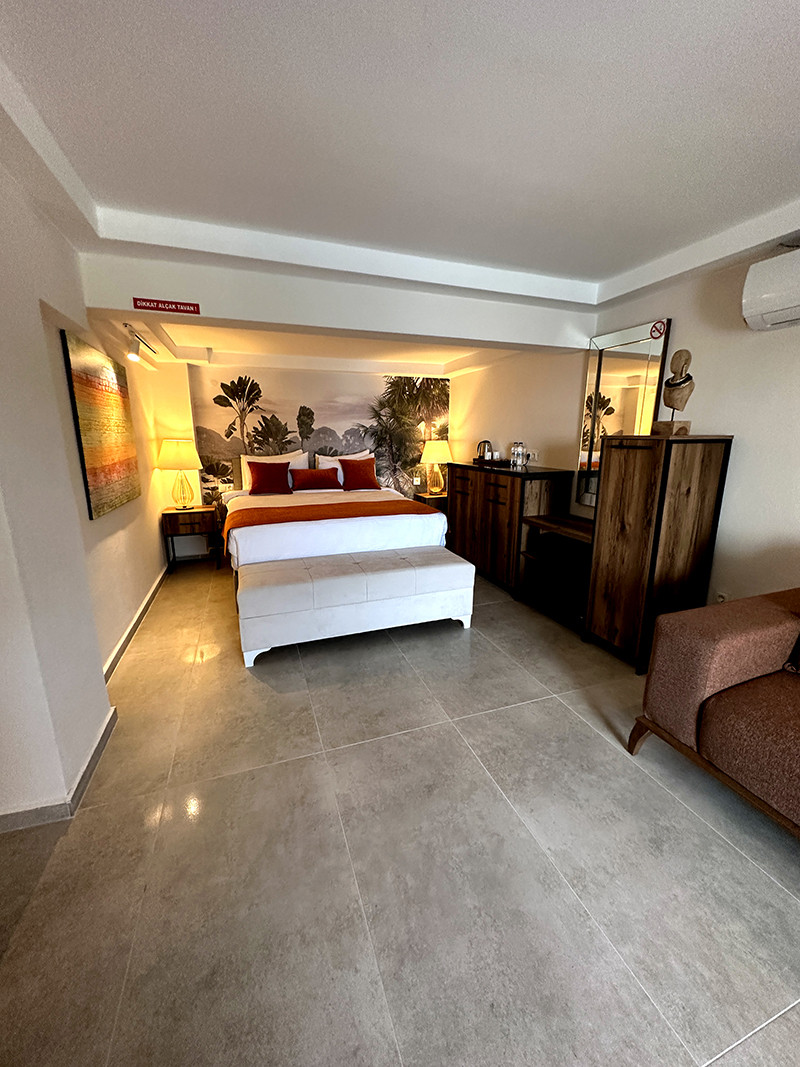 Deluxe Oda, Deniz ve Havuz Manzaralı, Havuz Çıkışlı ve Balkonlu