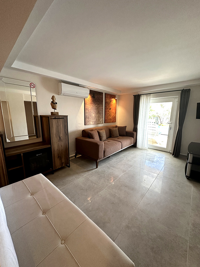 Deluxe Oda, Deniz ve Havuz Manzaralı, Havuz Çıkışlı ve Balkonlu