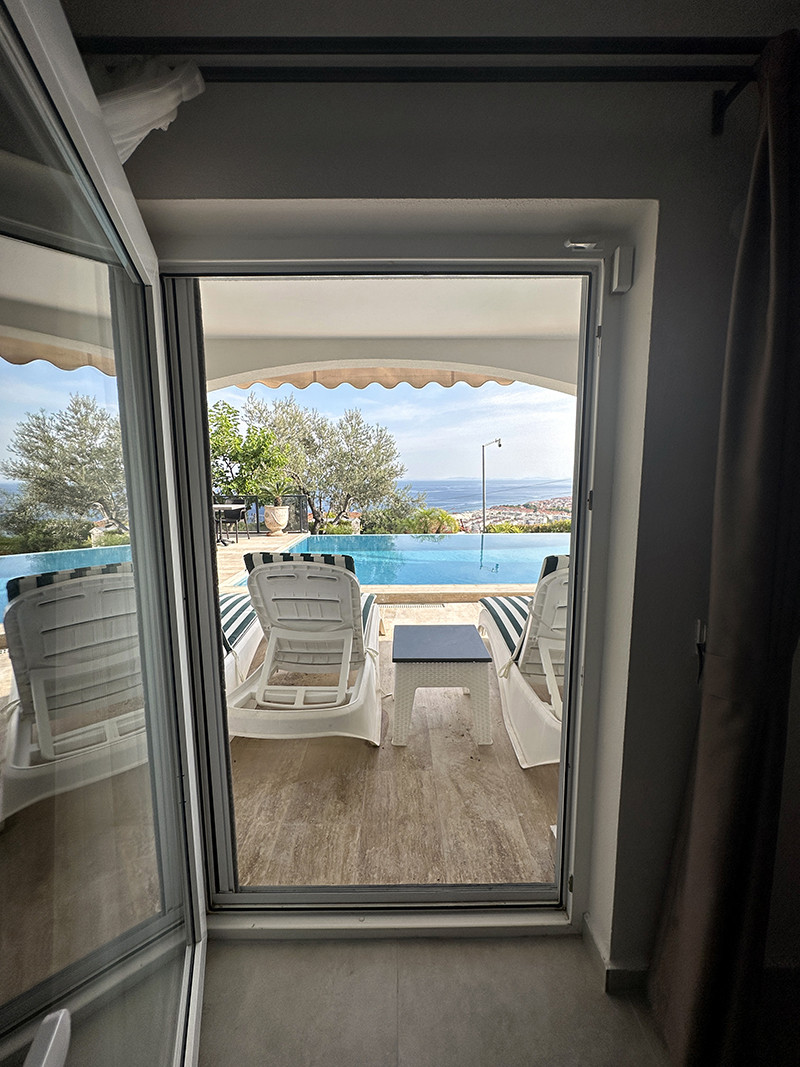 Deluxe Oda, Deniz ve Havuz Manzaralı, Havuz Çıkışlı ve Balkonlu