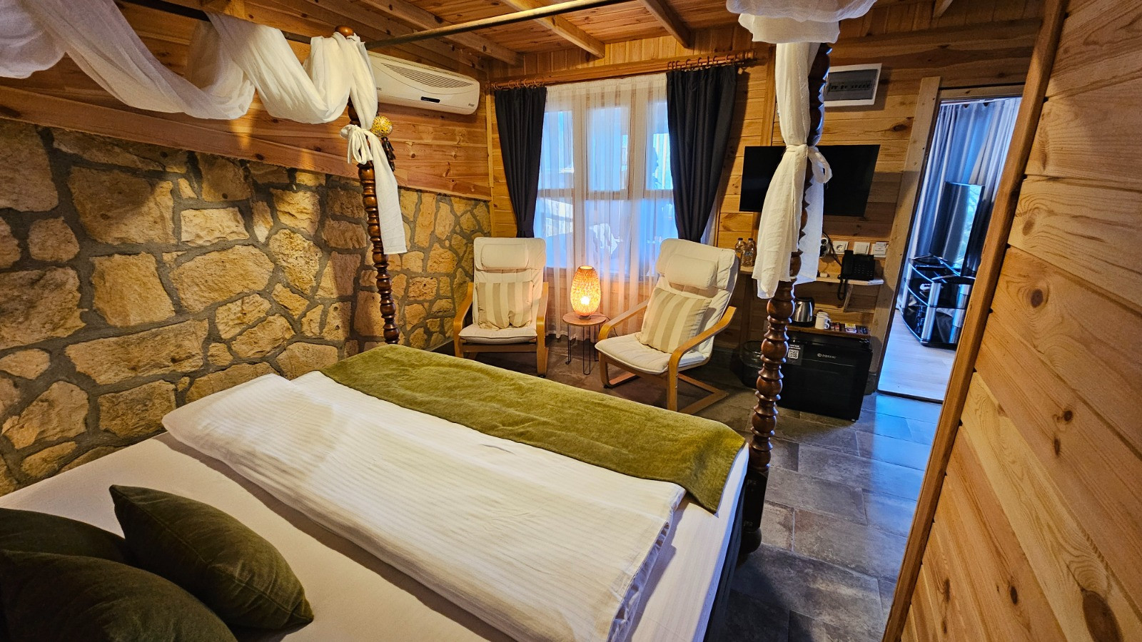 1+1 Jakuzili Bungalow  Kısmi Havuz ve Deniz Manzaralı, Havuz Bağlantılı