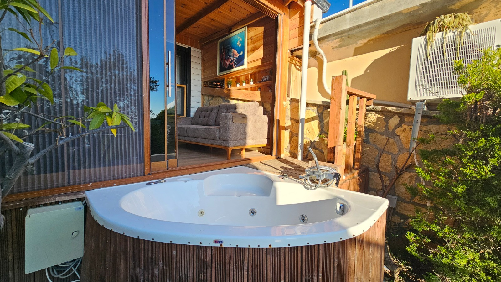 1+1 Jakuzili Bungalow  Kısmi Havuz ve Deniz Manzaralı, Havuz Bağlantılı